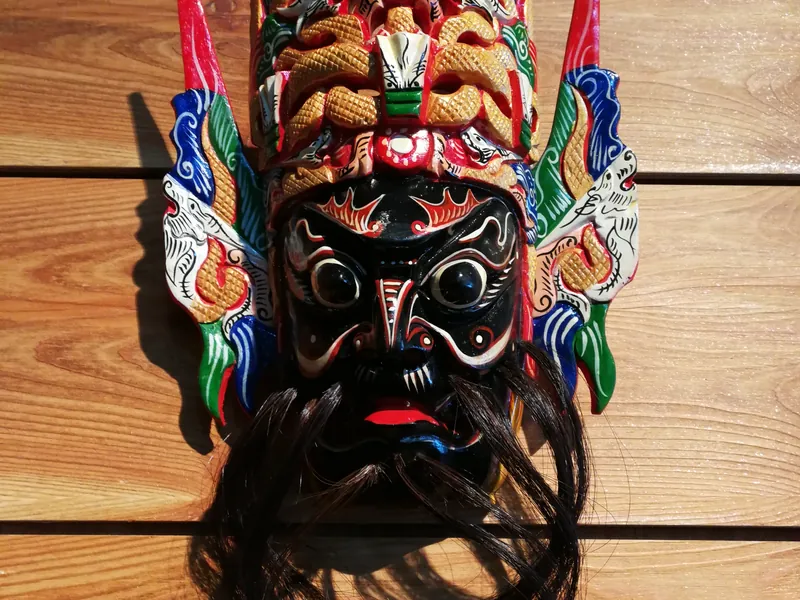 彩绘傩面具